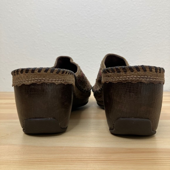 Clarks Artisan Mules Clogs Shoes Y2K Women 7M Brown Leather Embroidered Comfort - Picture 6 of 9